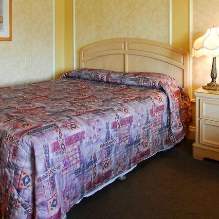 Hotel Travelodge By Wyndham Victoriaville Bagian luar foto