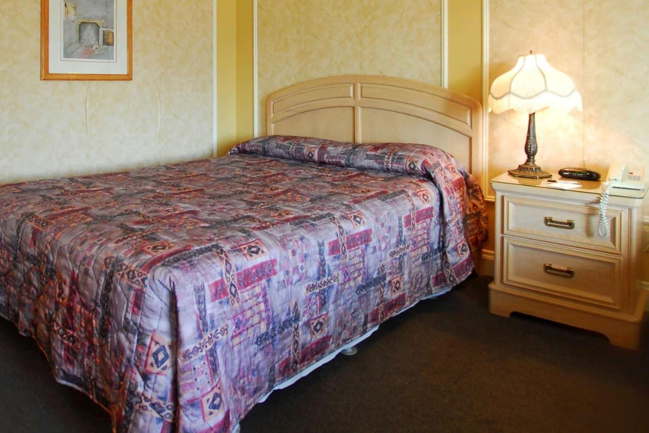 Hotel Travelodge By Wyndham Victoriaville Bagian luar foto