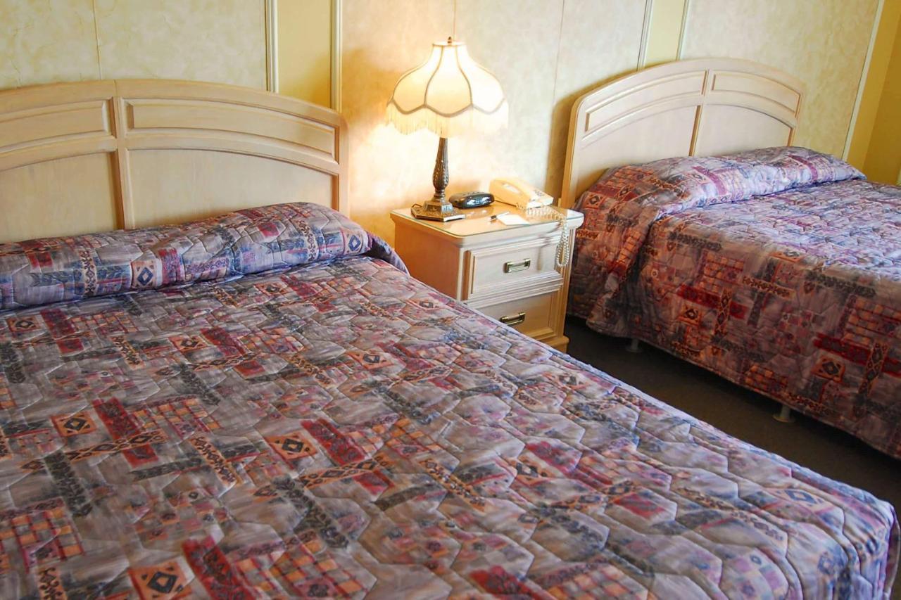 Hotel Travelodge By Wyndham Victoriaville Bagian luar foto