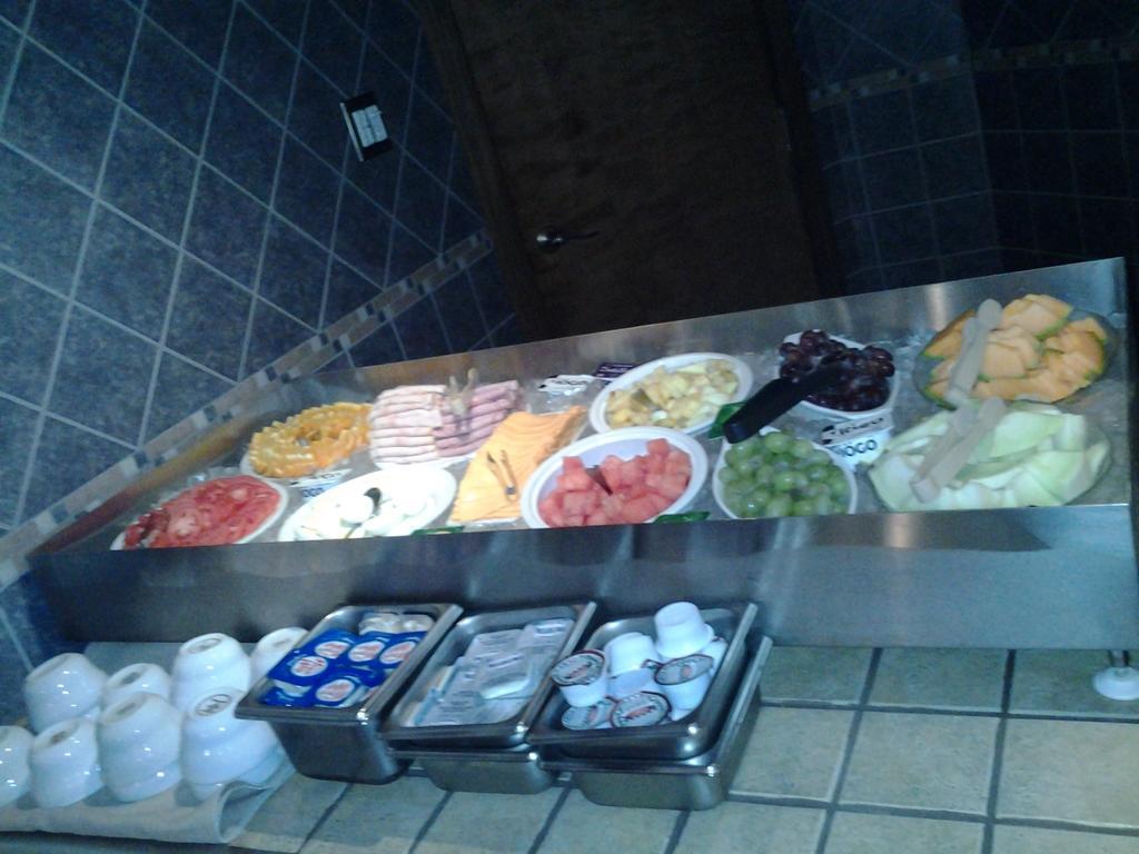 Hotel Travelodge By Wyndham Victoriaville Bagian luar foto