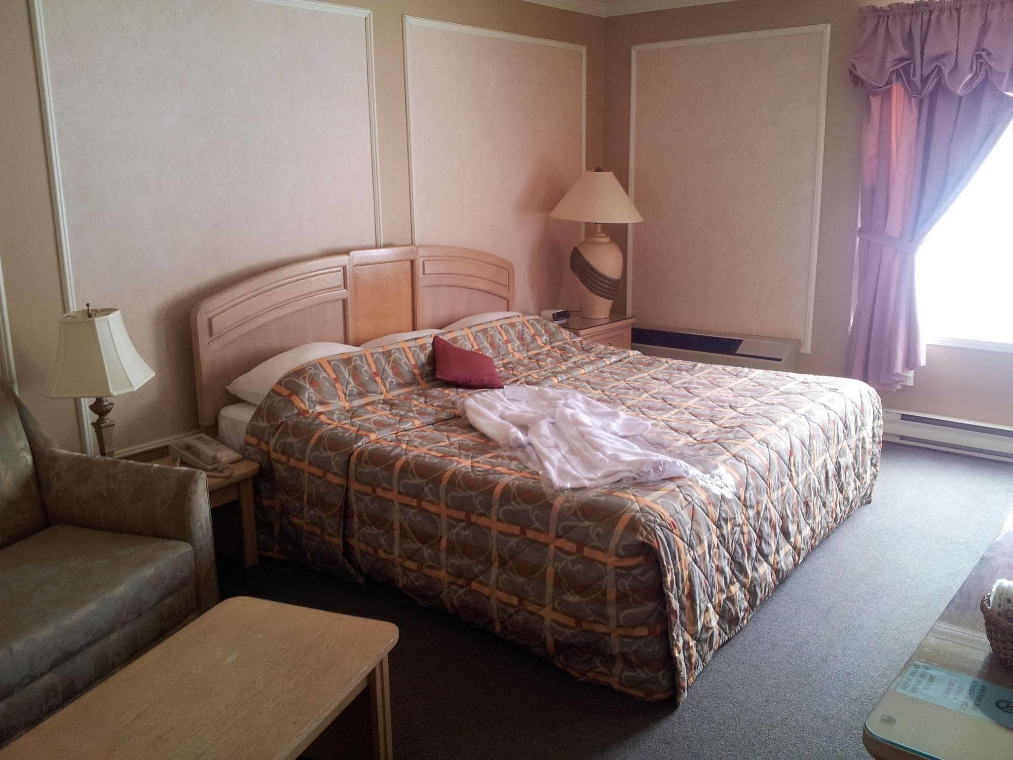 Hotel Travelodge By Wyndham Victoriaville Bagian luar foto