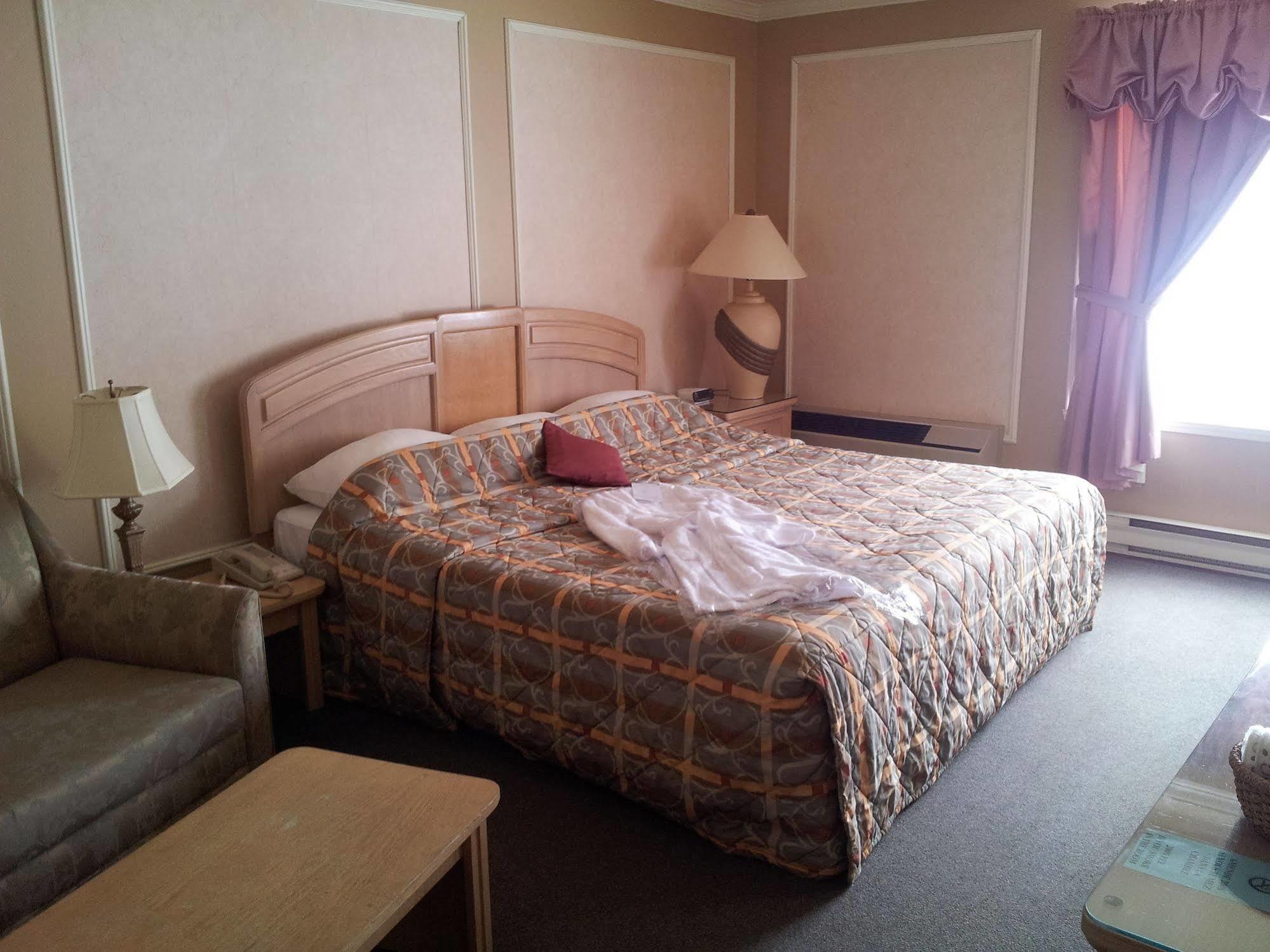 Travelodge By Wyndham Victoriaville Bagian luar foto